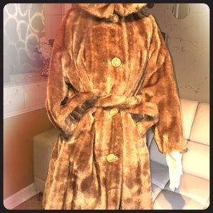 Vintage fur coat w/ pockets and an attached belt!